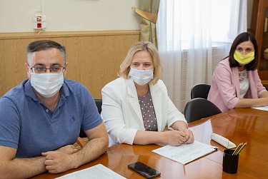Александр Куниловский встретился с руководителями фракций